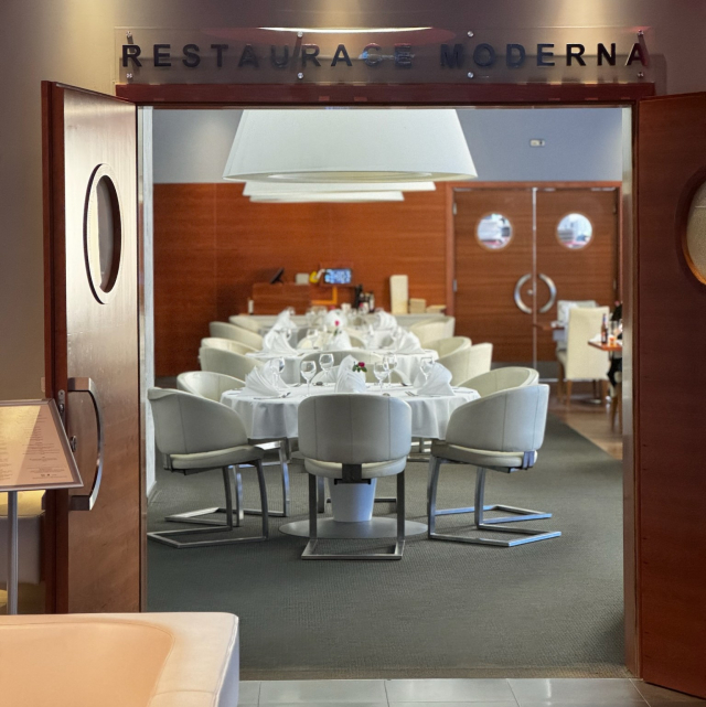 Omezení restaurace Moderna