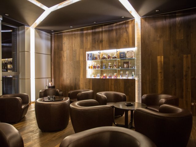 cigar lounge